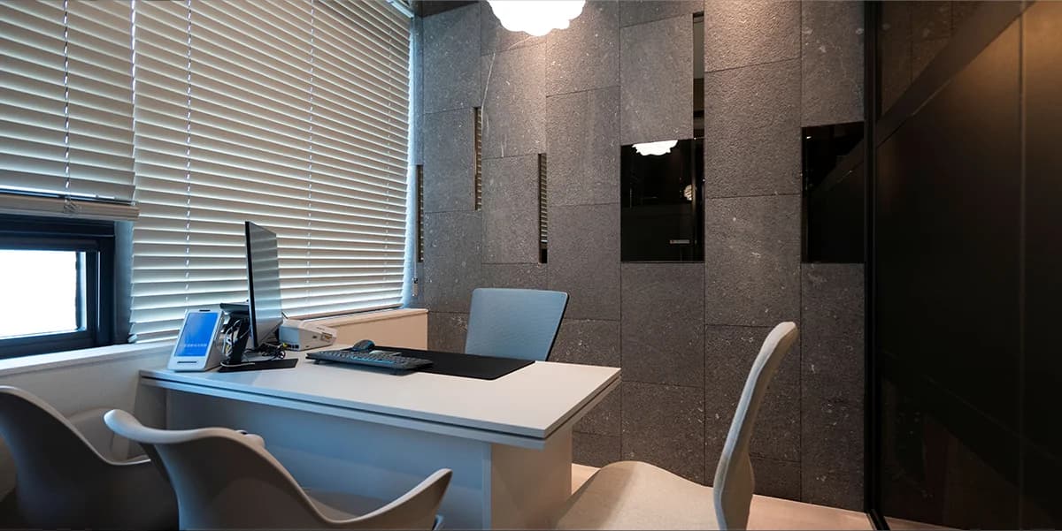 LEEPEEM clinic interior 2